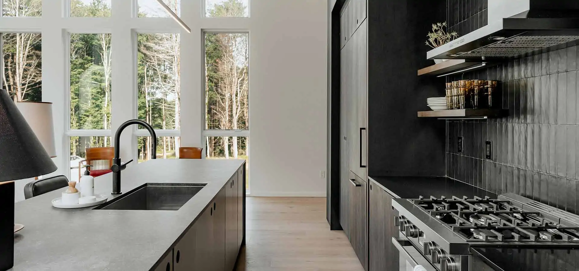 Black kitchen